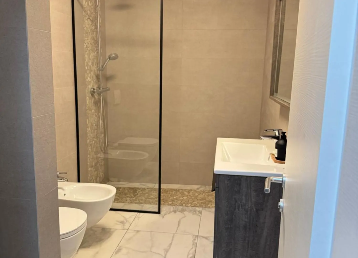Free Parking Skanderbeg Square - Spacious Central Apartment Tirana Albania