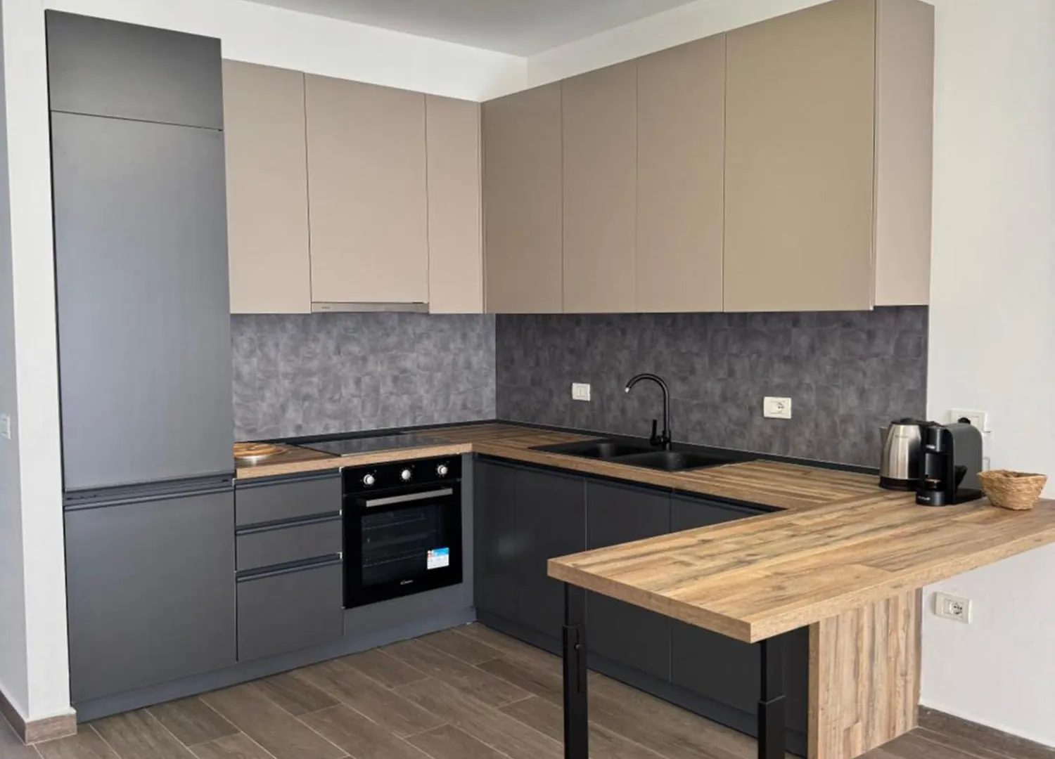 Free Parking Skanderbeg Square - Spacious Central Apartment Tirana