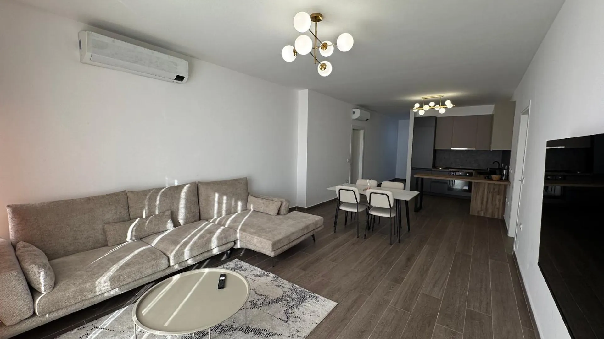 Free Parking Skanderbeg Square - Spacious Central Apartment Tirana